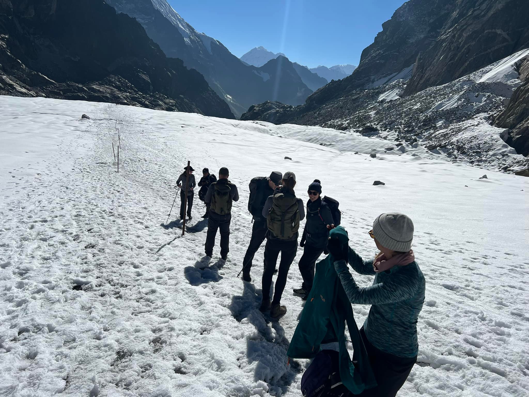 Trekkers approaching towards Cho-La Pass