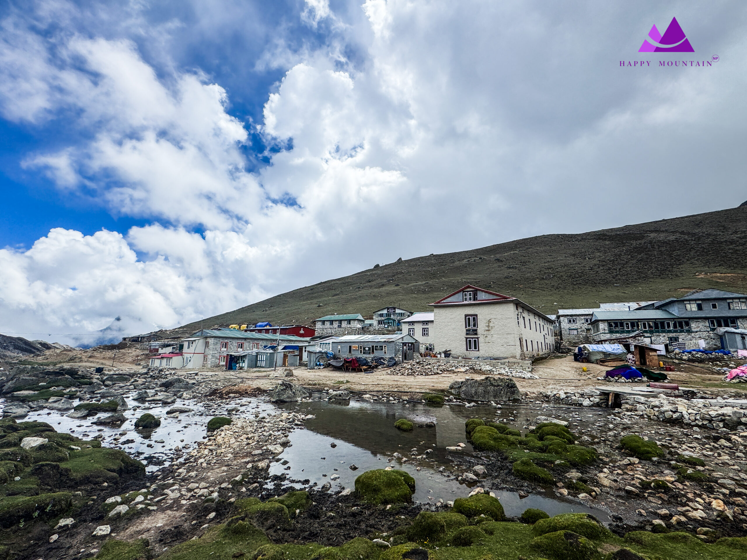hotels in Lobuche Village & mountains surrounding. 