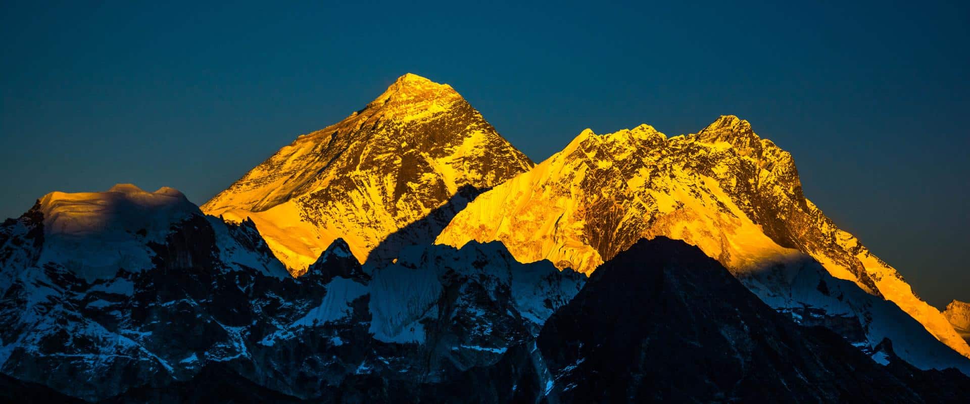 everest base camp mountain view